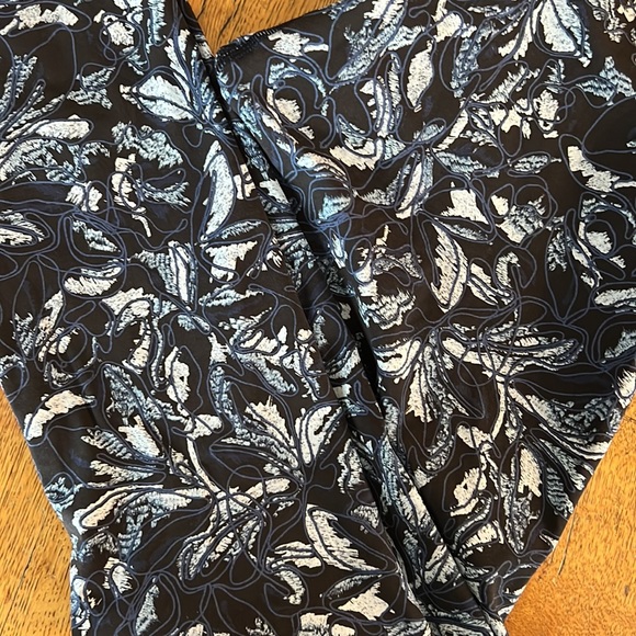 Lululemon leggings - like new - Picture 4 of 4